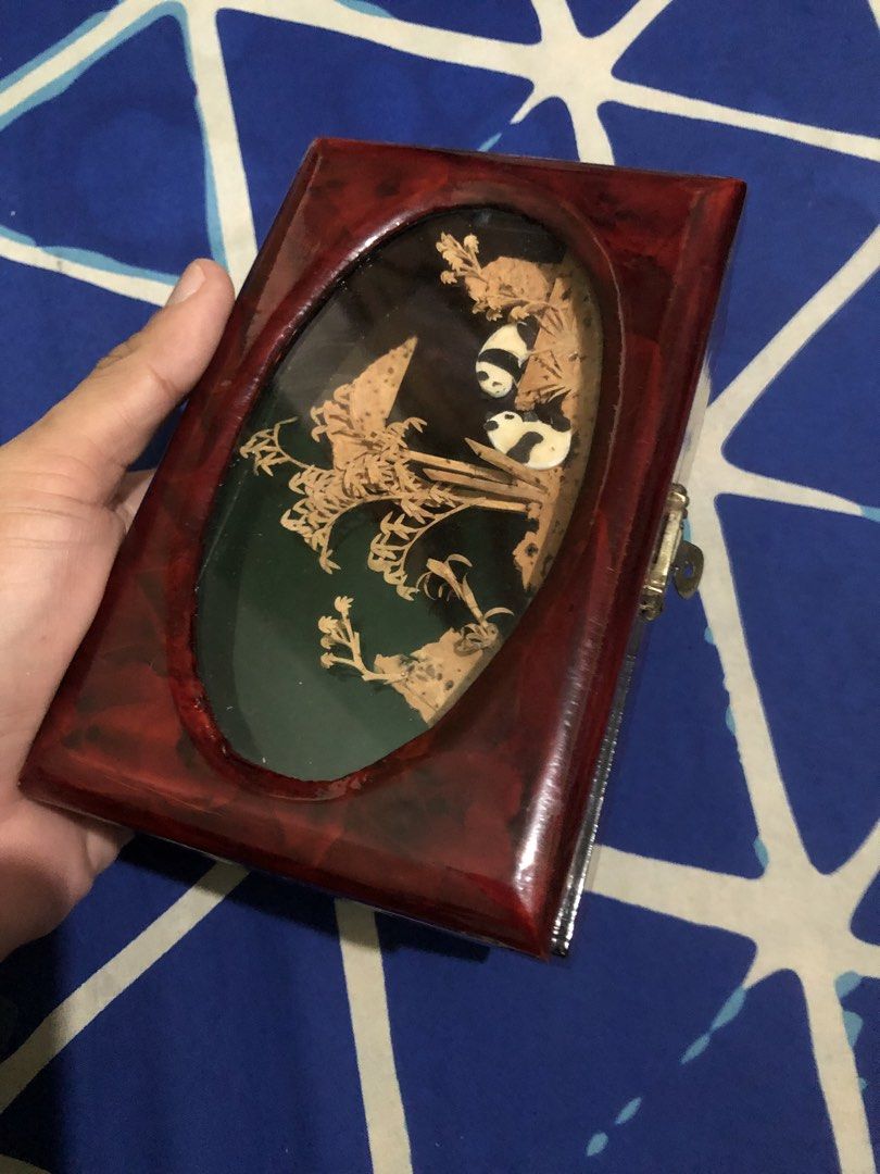 Old used jewelry box case (Category: Accessory Holder, Box & Organizers) located in Quezon City. Submitted by markgolveo (Listing ID 1453345444, Image 2). Description: Old used jewelry box case Signs of wears as shown on images.