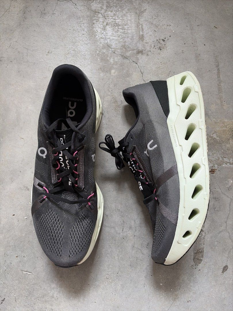ON Cloud Eclipse (Category: Sneakers) located in Singapore. Submitted by yungtrella (Listing ID 1453333295, Image 2). Description: ON Cloudecplise US13 Mileage: 30km .