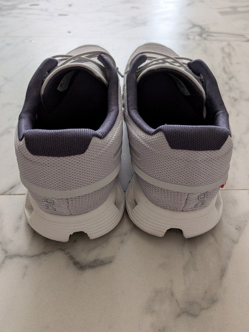 ON Cloud Grey US M9.5 (Category: Sneakers) located in Taguig. Submitted by eb989 (Listing ID 1453271826, Image 2). Description: - ON Cloud running shoes - Color: Grey - Size: US M9.5 / UK 9 / EU 43 / JP 27.5 - RFS not using it - no box threw it away.