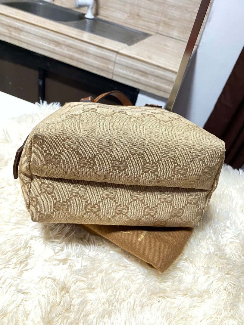 Orig Gucci (Category: Luxury Apparel) located in Tagum. Submitted by luxbagelyas (Listing ID 1453306174, Image 3). Description: no flaws maganda pa sign of use only japan item.