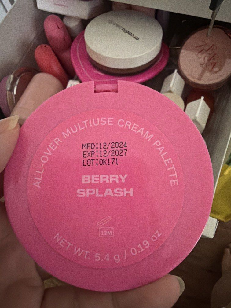 Popique Blush In Berry Splash (Category: Makeup) located in Bulacan. Submitted by karisma_noverra (Listing ID 1453306616, Image 2). Description: Swatched only.