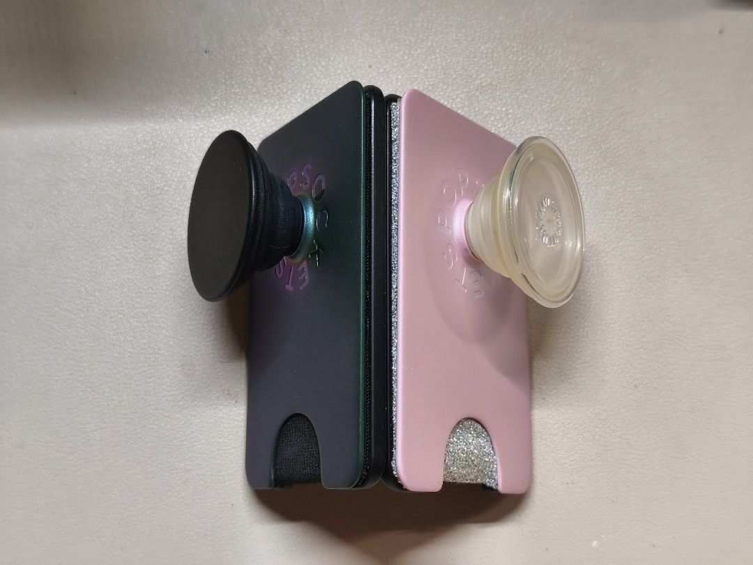 PopSocket Magsafe Card Holder (Electric Blue) (Category: Mounts & Holders) located in Pasig City. Submitted by vince.declutters (Listing ID 1453419756, Image 3). Description: - Orignal PopSocket brand - Electric blue holder with black pop socket - Features a card slot on each holder - Securely keeps cards and phone in place.