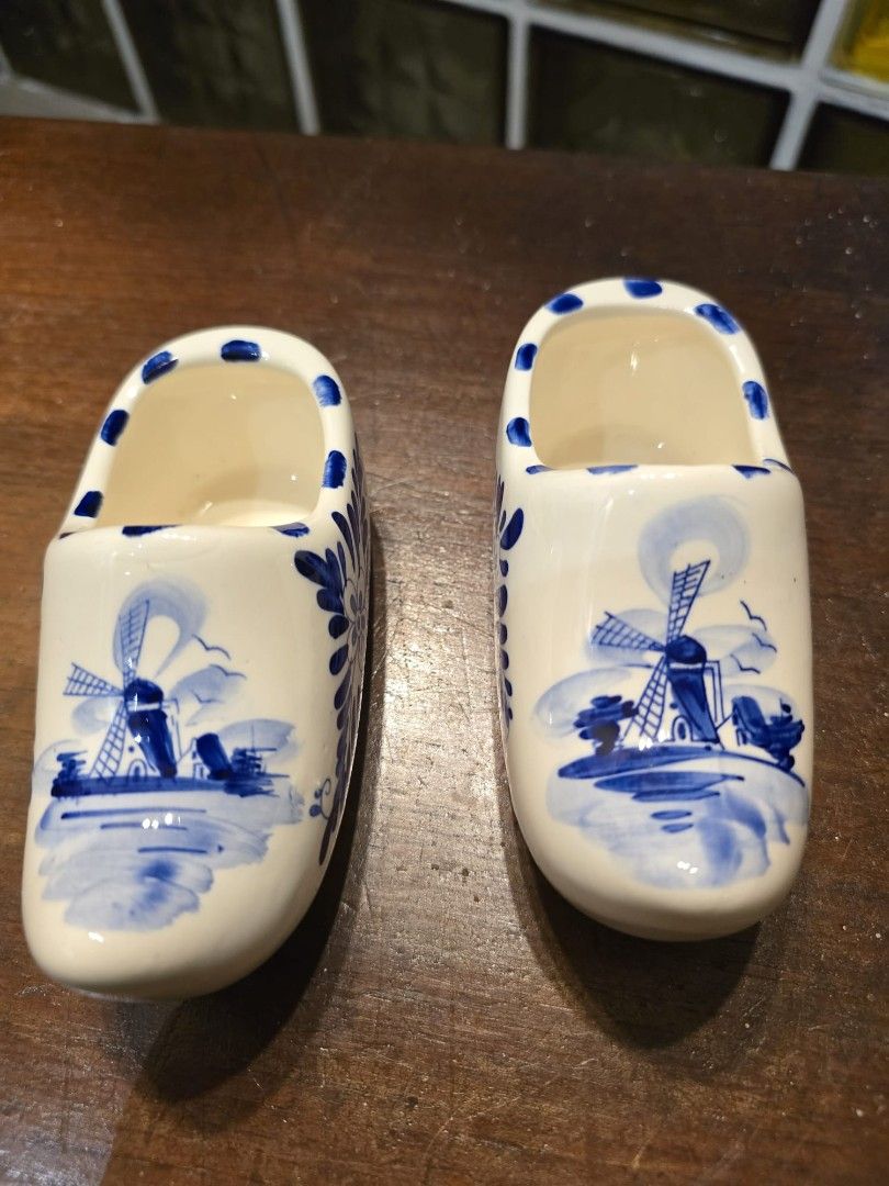 Porcelain Clogs (Category: Toy Figures) located in Singapore. Submitted by qqlobang (Listing ID 1453421721, Image 2). Description: For Display Length: 12cm.