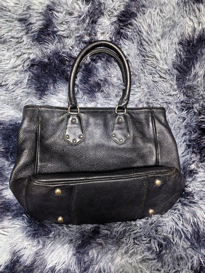 Prada leather bag (Category: Luxury Bags & Wallets) located in Iloilo. Submitted by luxury.ilo1984 (Listing ID 1453352779, Image 3). Description: Thrifted Ukay Source Very Good Condition Materials pure leather talaga subrang kapal with silver or stainless hardware Vintage lampo zep Missing whitetag check photo punit kasi sa loob nang lagayan nya nang whitetag All Goods PA ung Condition nang bag. walang bakbak sa leather nya mayron Lang mga minor 