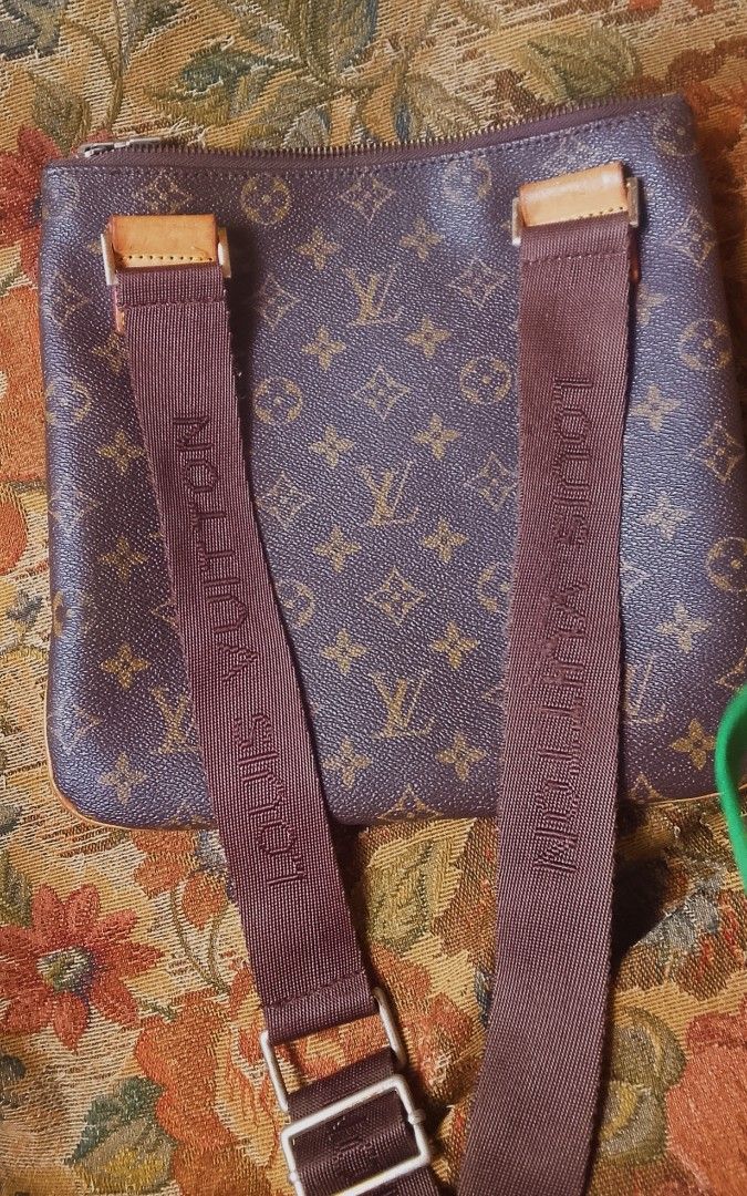 Preloved LOUIS VUITTON CROSSBODY BAG (Category: Luxury Bags & Wallets) located in Alicia. Submitted by celynahambotruecelyna39 (Listing ID 1453345344, Image 3). Description: in good condition.