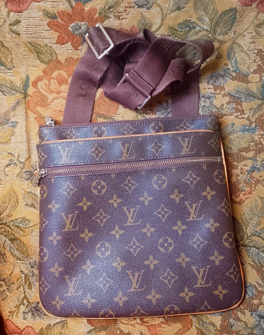Preloved LOUIS VUITTON CROSSBODY BAG (Category: Luxury Bags & Wallets) located in Alicia. Submitted by celynahambotruecelyna39 (Listing ID 1453345344, Image 2). Description: in good condition.