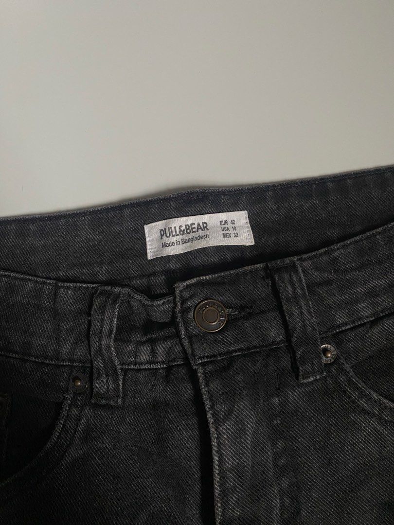 Pull & Bear Black Jorts (Category: Shorts) located in Caloocan City. Submitted by racksblue (Listing ID 1453262579, Image 2). Description: .