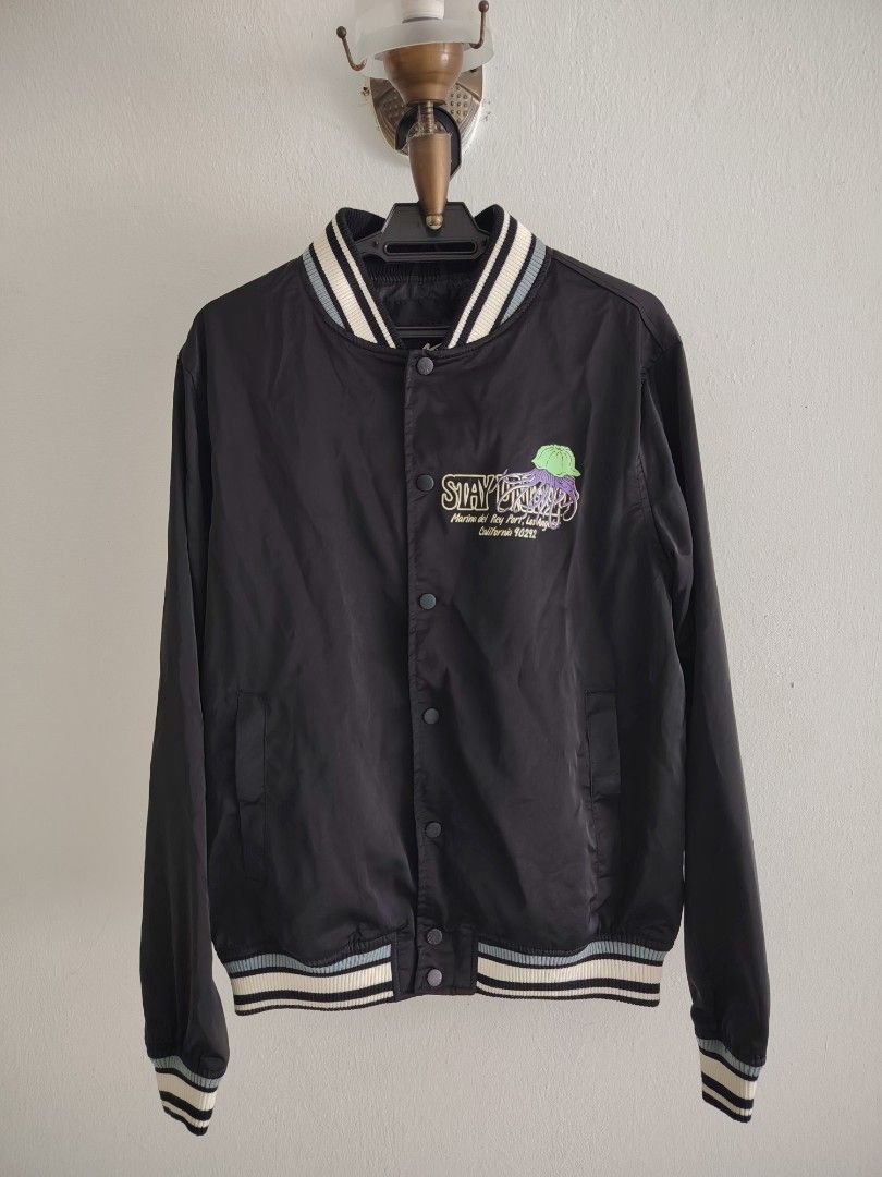 Pull & Bear Jacket (Category: Coats, Jackets and Outerwear) located in Petaling Jaya. Submitted by sywlzm (Listing ID 1453287916, Image 1). Description: Pull & bear jacket - Size: M - "Stay United" graphic on back with palm trees and jellyfish design - Ribbed cuffs and hem - Button-up front - Ideal for casual wear - Condition 9/10, only wore twice - negotiable till let go.