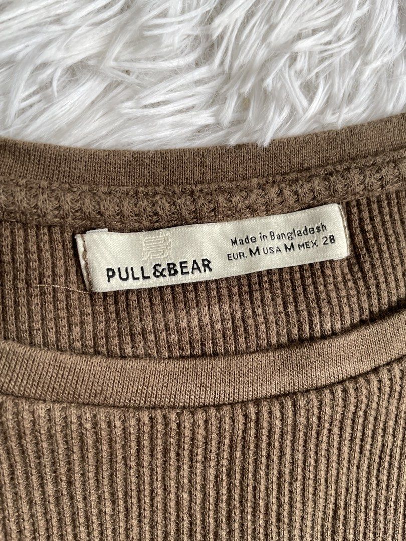PULL&BEAR Basic Top (Category: Others Tops) located in Puerto Princesa. Submitted by bygaelle.co (Listing ID 1453329790, Image 2). Description: SUGGESTED SIZE: SMALL TO MEDIUM NO ISSUE.