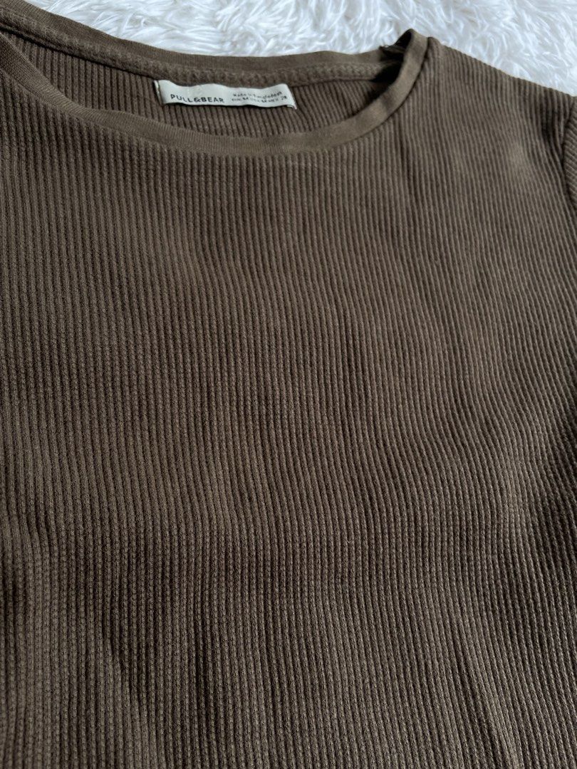 PULL&BEAR Basic Top (Category: Others Tops) located in Puerto Princesa. Submitted by bygaelle.co (Listing ID 1453329790, Image 3). Description: SUGGESTED SIZE: SMALL TO MEDIUM NO ISSUE.