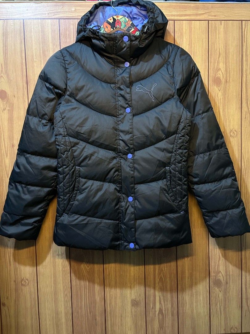 Puma Puffer Jacket (Category: Coats, Jackets and Outerwear) located in Manila. Submitted by zerowastethriftco. (Listing ID 1453411445, Image 1). Description: This is a detailed description of the black Puma puffer jacket: Design & Construction Color: The primary exterior color is a matte black. Quilting: Features a curved, chevron-style baffle pattern on the torso and horizontal stitching along the sleeves. Hood: It comes with an attached, insula