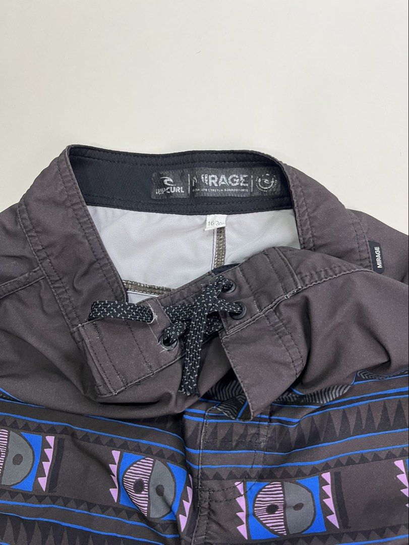 Rip Curl Shorts (Category: Shorts) located in Makati City. Submitted by ufcknwthbst (Listing ID 1453248013, Image 3). Description: 17 inch length 9.5/10 condition Issue on lace .