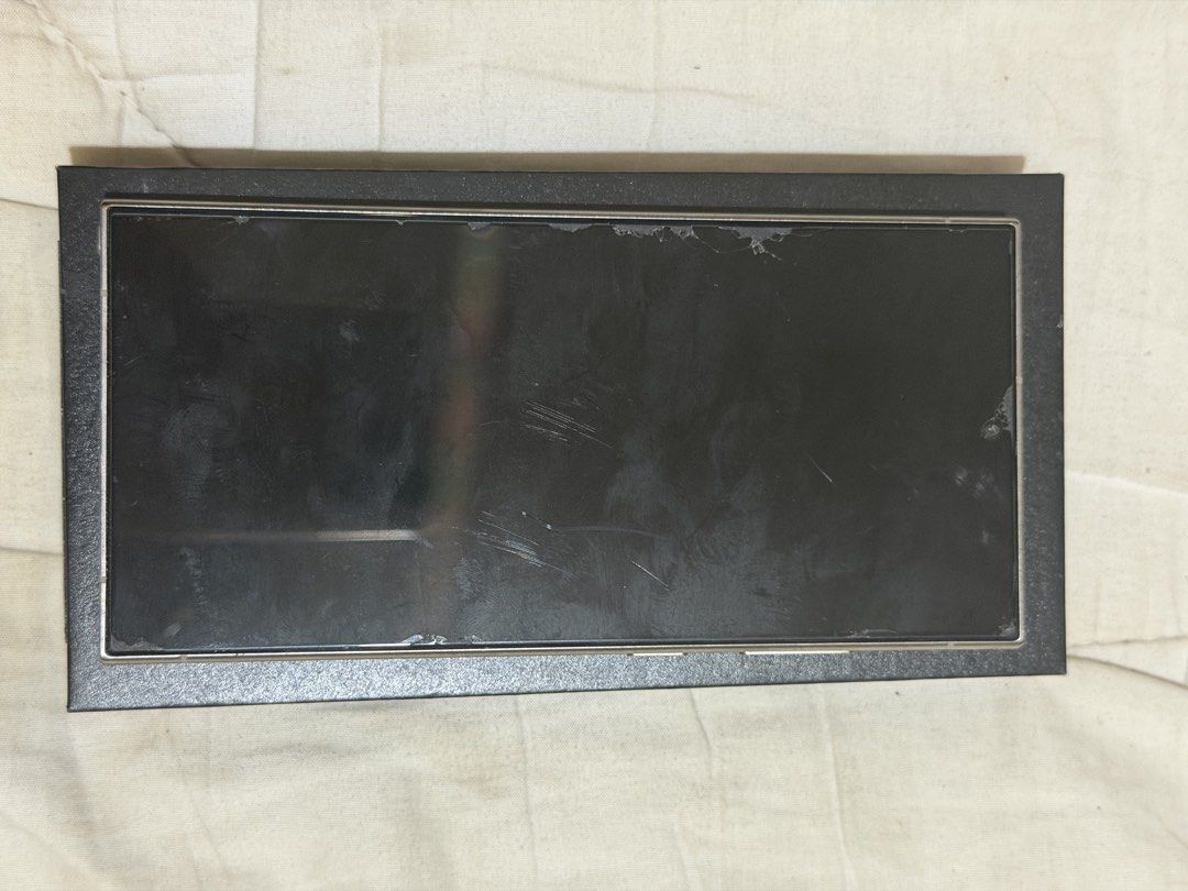 S24 Ultra 256gb (Can Nego) (Category: Samsung) located in Manila. Submitted by ajya0613 (Listing ID 1453387481, Image 3). Description: Tempered glass is cracked, not the lcd Package: Unit and Box RFS: Will upgrade phone.