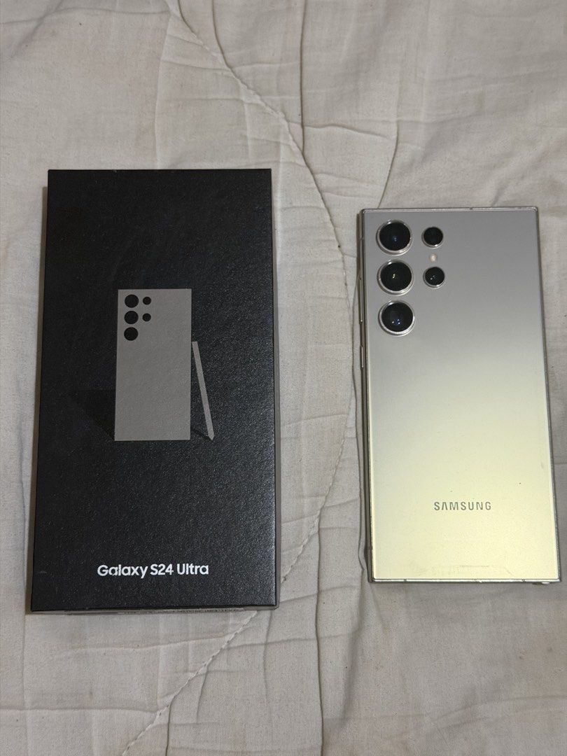 S24 Ultra 256gb (Can Nego) (Category: Samsung) located in Manila. Submitted by ajya0613 (Listing ID 1453387481, Image 2). Description: Tempered glass is cracked, not the lcd Package: Unit and Box RFS: Will upgrade phone.