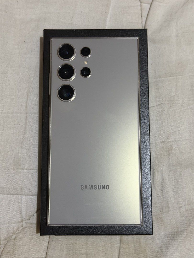 S24 Ultra 256gb (Can Nego) (Category: Samsung) located in Manila. Submitted by ajya0613 (Listing ID 1453387481, Image 1). Description: Tempered glass is cracked, not the lcd Package: Unit and Box RFS: Will upgrade phone.