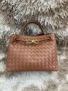 (Category: ) located in . Submitted by bagsandshoesmanymore (Listing ID 1434195288, Image 1). Description: .