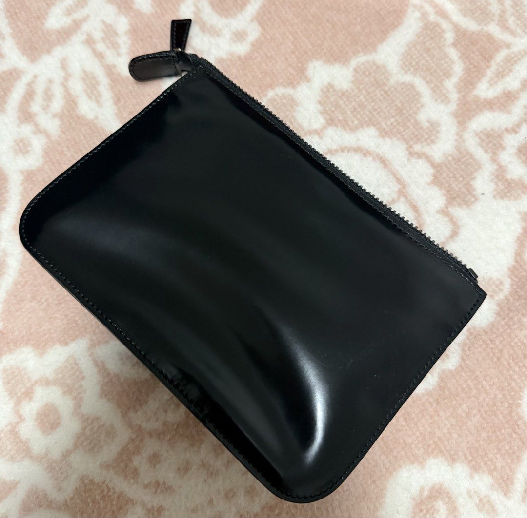 Salvatore Ferragamo Hand Bag (Category: Luxury Bags & Wallets) located in Quezon City. Submitted by liezl.marie (Listing ID 1453391019, Image 3). Description: Authentic Salvat0r€ Ferr@gam0 Patent Leather Zip Handbag/clutch complete with its original box and brand cards. 6,500 Open for layaway. Disclaimer: We are not affiliated, associated, authorized, endorsed by or in any way officially connected with any other company or luxury brand. All copyr