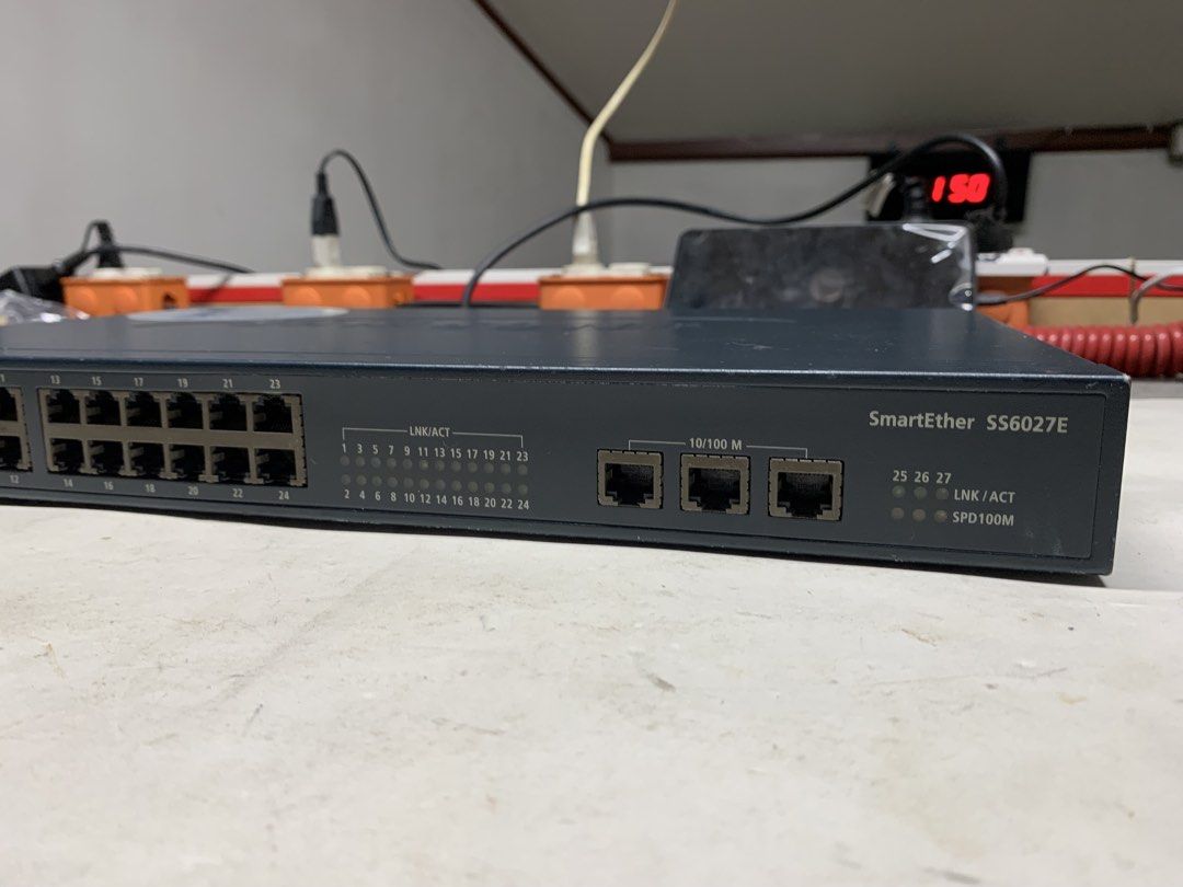 Samsung SmartEther SS6027E 24 Ports Professional Switch Hub 10/100 (Category: Networking) located in Paranaque City. Submitted by seb_trading (Listing ID 1453384155, Image 3). Description: good condition all ports working 220volts with power cord free LAN cables no damage last price Paranaque area.