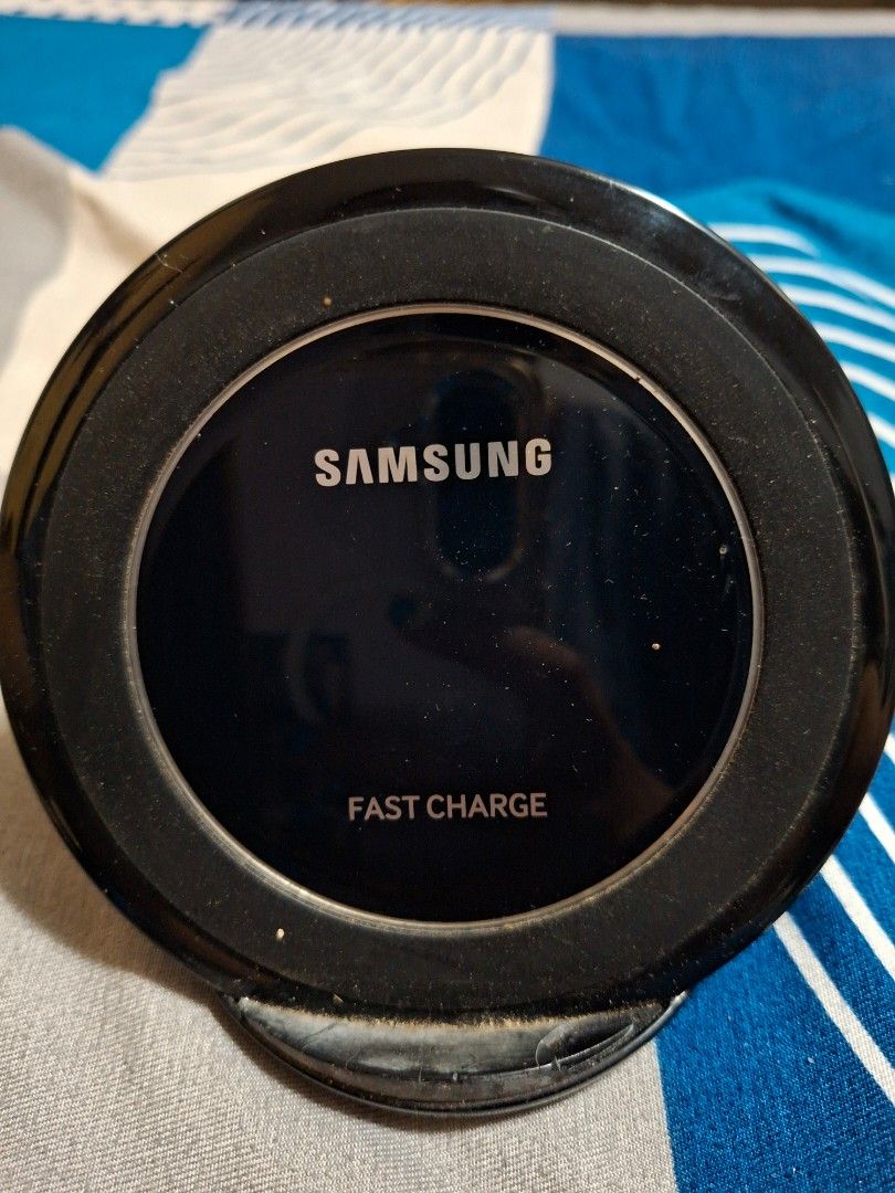 Samsung Wireless Charger EP-NG930 Fast Charge (Category: Chargers & Cables) located in Caloocan City. Submitted by maoyu_001 (Listing ID 1453385702, Image 1). Description: - Samsung Fast Wireless Charger - Model: EP-NG930 - Supports Fast Charging - Input: 5V/2.0A or 9V/1.67A - rarely used - not a type c plug see picture - Works well.