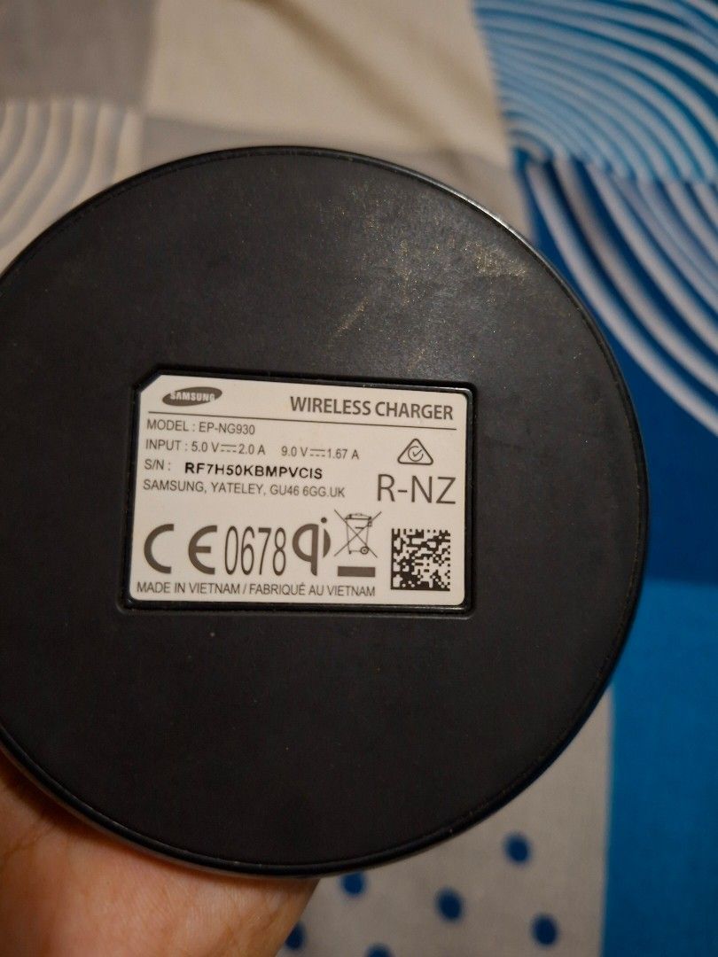 Samsung Wireless Charger EP-NG930 Fast Charge (Category: Chargers & Cables) located in Caloocan City. Submitted by maoyu_001 (Listing ID 1453385702, Image 2). Description: - Samsung Fast Wireless Charger - Model: EP-NG930 - Supports Fast Charging - Input: 5V/2.0A or 9V/1.67A - rarely used - not a type c plug see picture - Works well.