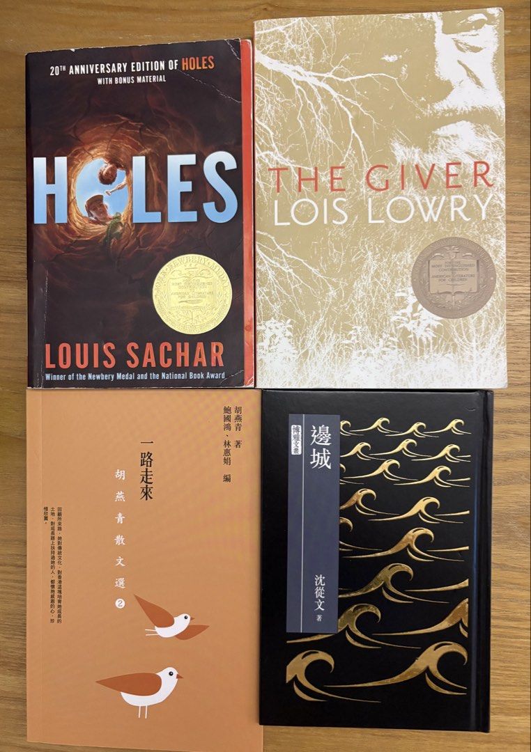 中英文sba用書：邊城、一路走來胡燕青散文選2、The Giver,Holes （分類：小說及非小說）位於 Hong Kong。 由 tsukasaaaaa 提交（商品編號 1453341359，圖片 1）。簡介： @40 只有holes書皮比較破舊 其他書因為是sba用書所以狀態和全新一樣 亦沒有任何書寫痕跡。