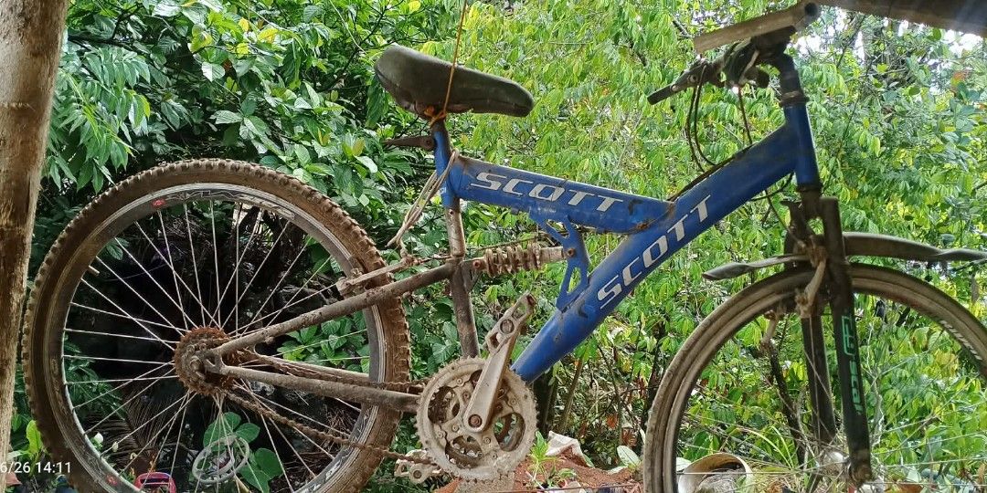Scott mountain bike (Category: Bicycles) located in Quezon City. Submitted by tedthrift (Listing ID 1453354420, Image 1). Description: may mga part lang na papalitan need restore LOC : polangui Albay.