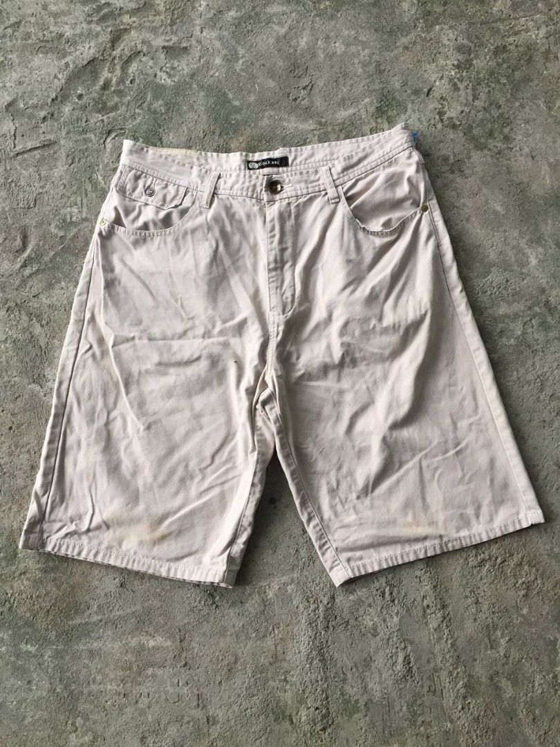 Sean John Beige Cotton Shorts Size 34 (Category: Shorts) located in Calamba. Submitted by mysticcat-5ccee5 (Listing ID 1453425373, Image 2). Description: 📌SeanJohn y2k Jorts Size 34 on Tag Dimes📏 Waist-35 Length-24 Hem-12.5 7.5/10 Cr Good Condition Issue: Stain 💸249+Sf 📌Calamba, Laguna.
