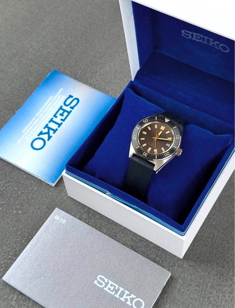 Seiko Watches (Category: Men's Watches) located in Manila. Submitted by ryan_292002 (Listing ID 1453420083, Image 1). Description: - Seiko Automatic GMT Watch - Striking Green and Black Bezel - Comfortable Jubilee Bracelet - Ideal for Travel and Daily Wear.