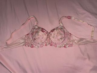 (Category: ) located in . Submitted by asianpillowprincess (Listing ID 1453353785, Image 1). Description: .