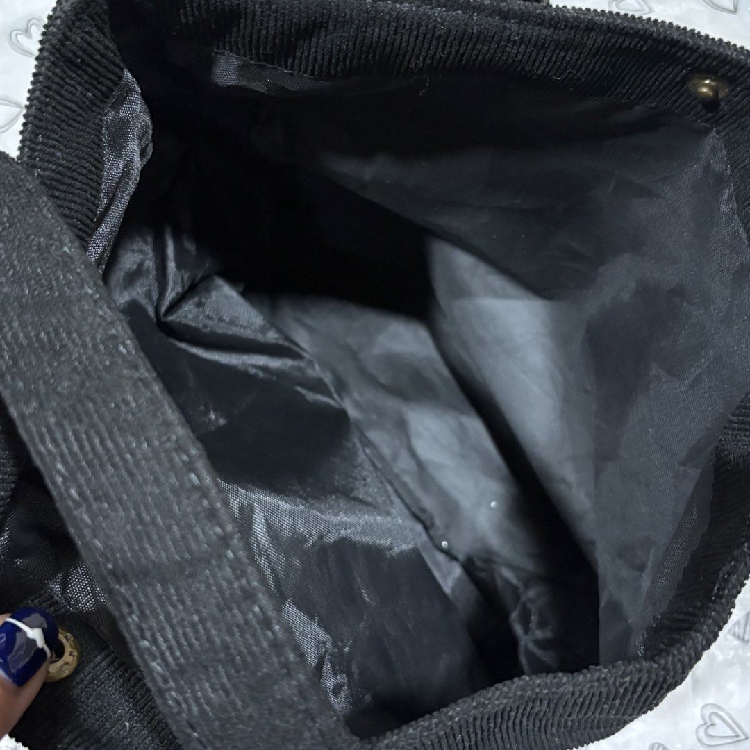Singapore Hand Bag (Category: Tote Bags) located in Rizal. Submitted by msclassy (Listing ID 1453317320, Image 2). Description: .