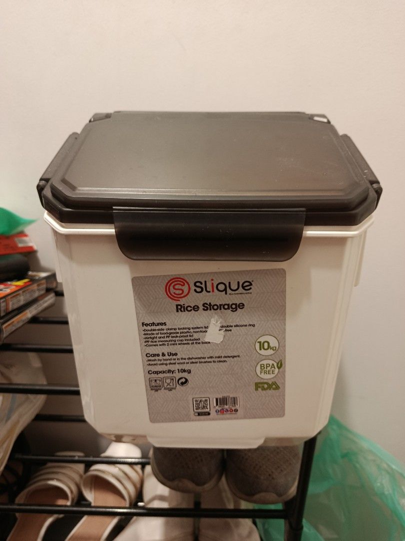 Slique 10kg Rice Storage Container (Category: Food Organization & Storage) located in Taguig. Submitted by azuredragon_2052 (Listing ID 1453403735, Image 2). Description: - Keep rice fresh with Slique storage container - 10kg capacity - Double silicone ring for pest prevention - Easy to clean with mild detergent - Dishwasher safe - Helps organize your kitchen.