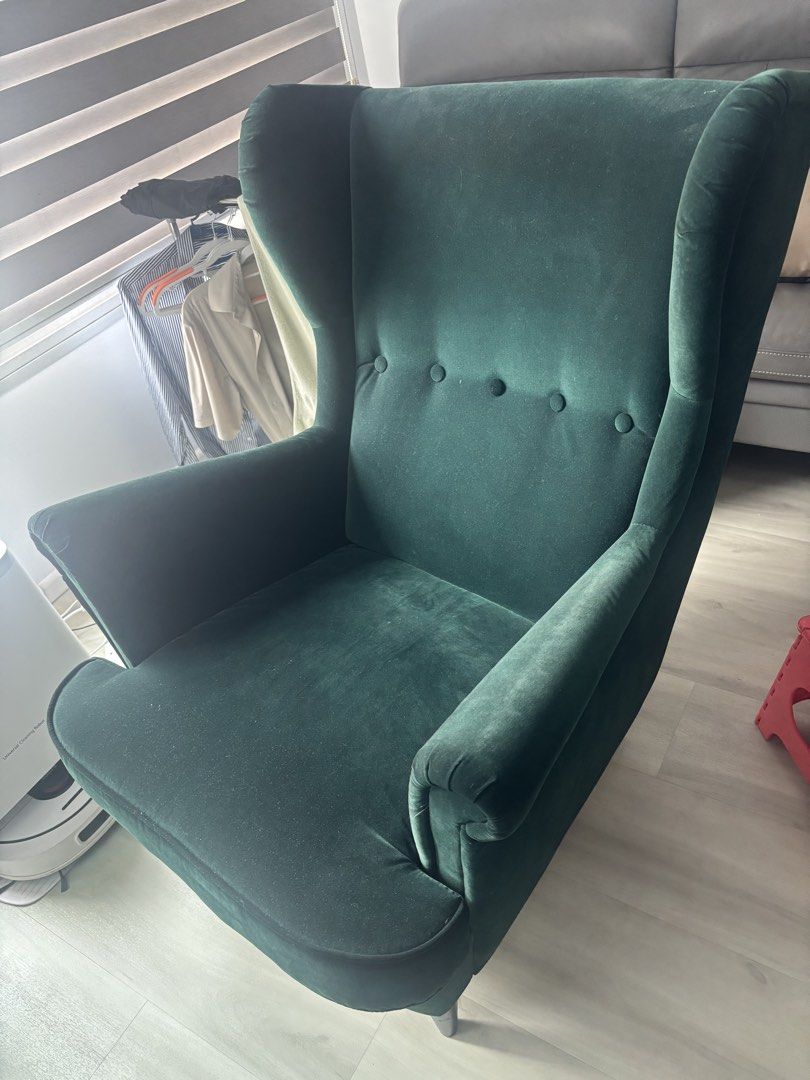 Sofa Chair (Category: Sofas) located in Singapore. Submitted by alexyhs (Listing ID 1453294607, Image 2). Description: Good condition , collect at 7 Upper Aljunied Lane S360007.