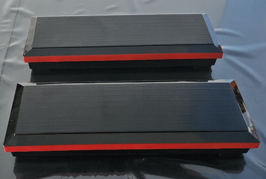 Solid Bento Containers (Category: Everything Else) located in Singapore. Submitted by gxuimr (Listing ID 1453242216, Image 1). Description: - Solid bento containers - Stylish black exterior with a bold red interior - Features a textured, ribbed lid for a modern look - Ideal for lunches, meal prep, picnics or displaying snacks - Price is per piece.