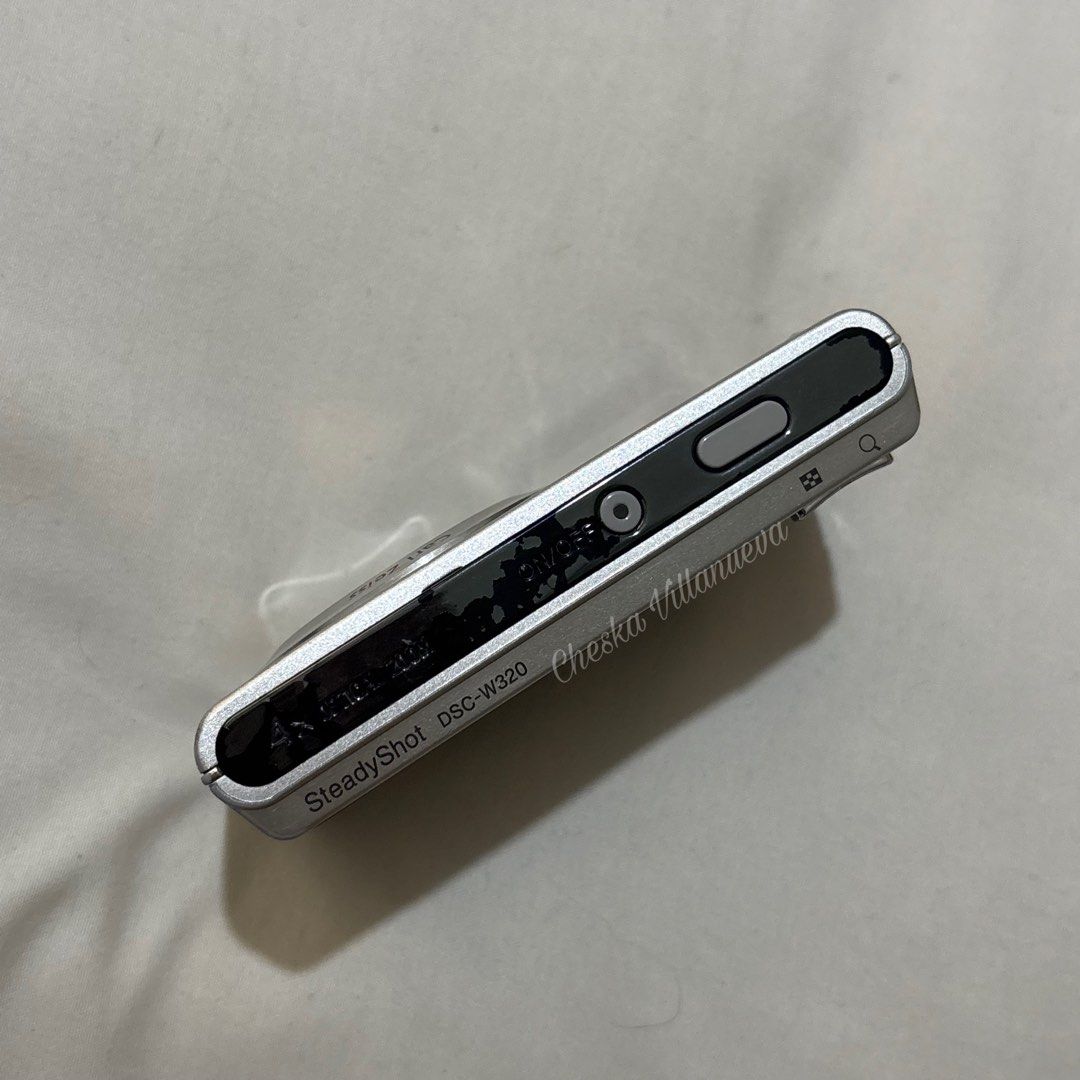Sony Cyber-shot DSC-W320 Digital Camera Silver (Category: Cameras) located in Cabanatuan. Submitted by iska.rchives (Listing ID 1453336340, Image 3). Description: – Working condition!! No issues! – SteadyShot, Optical Zoom 4x, 14.1 MP! – Inclusions are the digicam itself, battery, and pouch 📌 No returns, exchange, and refund policy. 📍 Location: Nueva Ecija 📦 Can do meet up or package delivery if malayo. You can also request for a VC while pack