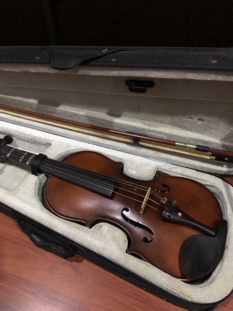Sound Essentials Etude Violin with Accessories (Category: Musical Instruments) located in Makati City. Submitted by 4leafluckyclover (Listing ID 1453366634, Image 2). Description: Details - 4/4 size - Comes with Resonans shoulder rest - Comes with rosin - Bow’s metal grip has unravelled a bit - Few marks on the violin - Violin case’s zippers are broken :( - Price is negotiable :) .