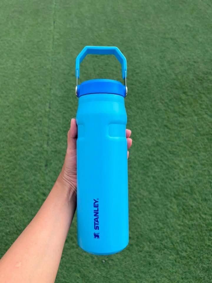 Stanley Water Bottle with Handle - Various Colors (Category: Water Bottles & Tumblers) located in Manila. Submitted by keithramos.com (Listing ID 1453418487, Image 2). Description: - Stanley water bottle - Features a convenient carrying handle - Available colors: pink, blue, white, coral, black - Keeps drinks cold or hot for hours - Perfect for everyday use and outdoor adventures - Durable and stylish design.