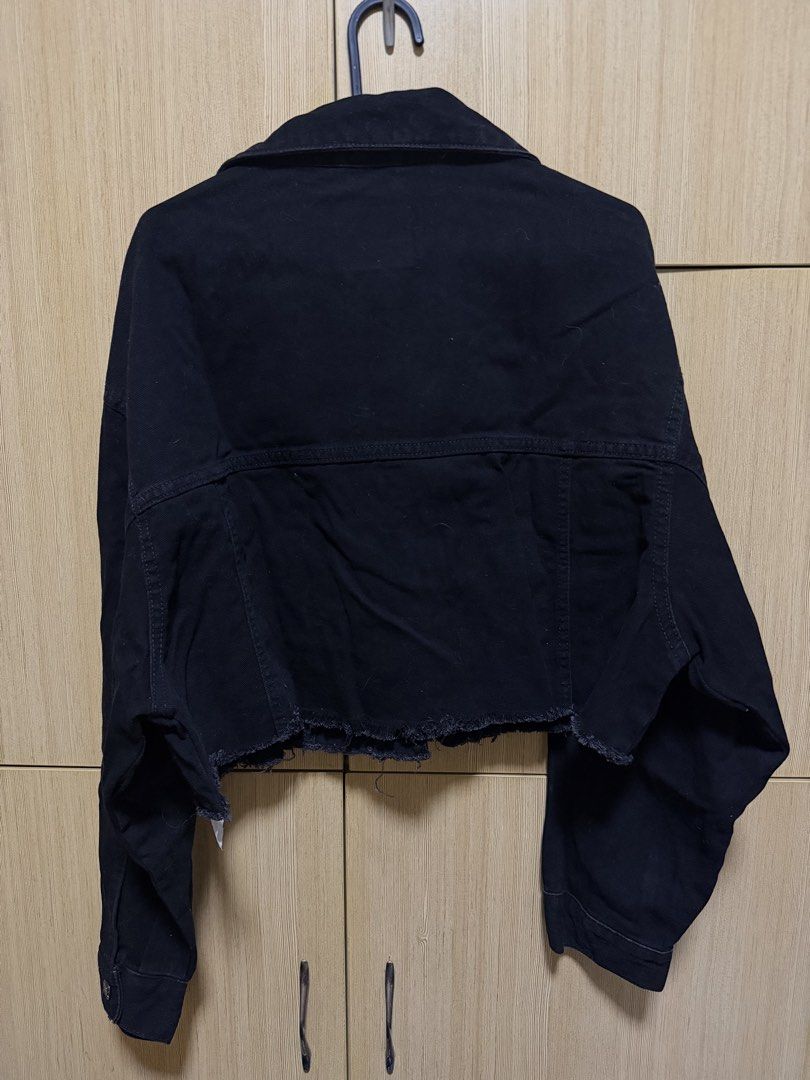 Stradivarius Black Denim Jacket (Category: Coats, Jackets and Outerwear) located in Mandaluyong City. Submitted by _jdeclutters (Listing ID 1453418861, Image 3). Description: .