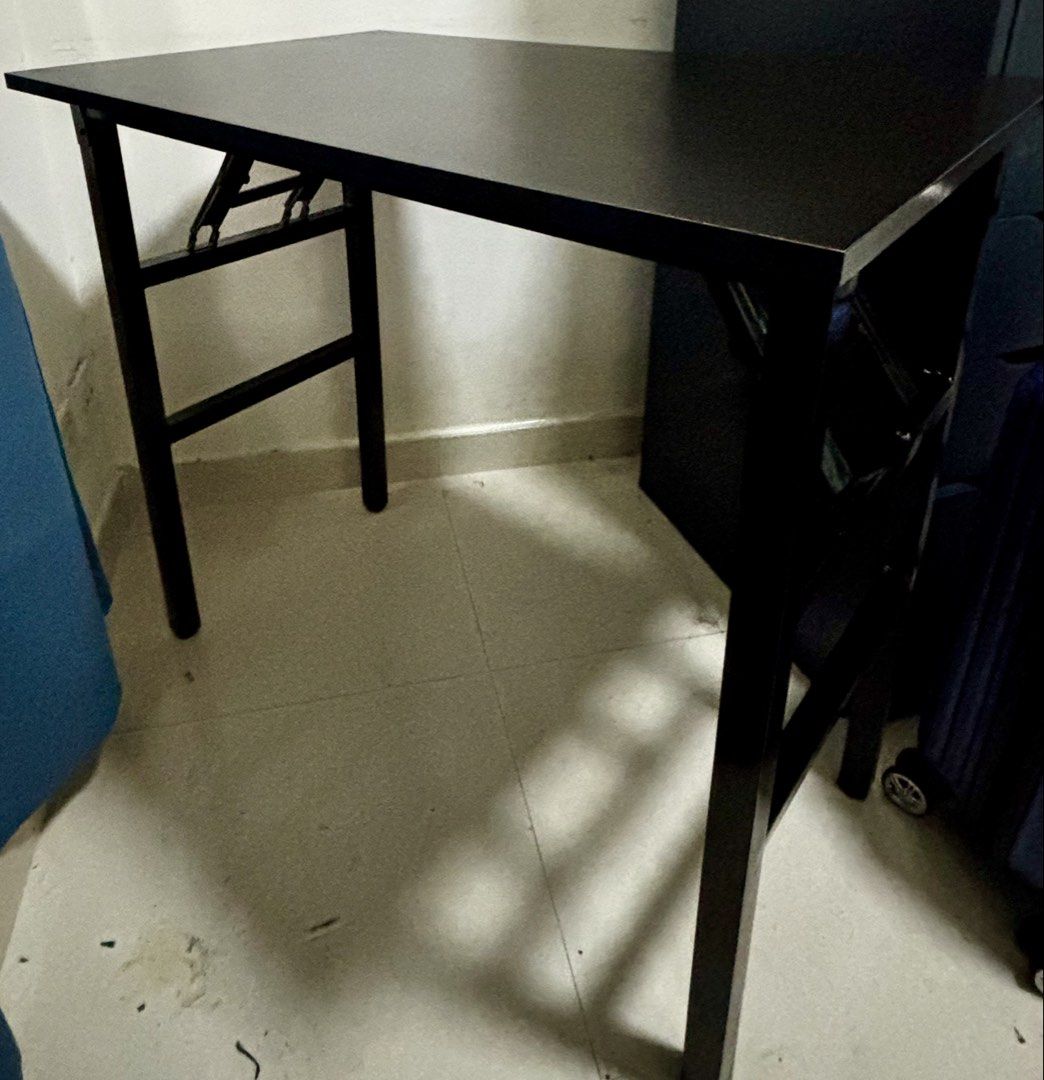 Study table （分類：桌子）位於 Hong Kong。 由 boldfalcon_bc7e98 提交（商品編號 1453415440，圖片 1）。簡介： 80 cm x 50 cm 。