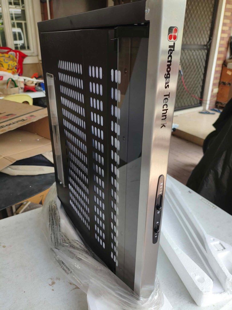 Tecnogas Technik TRH6011BL Range Hood (Category: Cookers) located in Bulacan. Submitted by jrl1101 (Listing ID 1453350918, Image 2). Description: - Tecnogas Technik Range Hood (Model: TRH6011BL) - Sleek Stainless Steel and Black Finish - Brand New, Still in Original Packaging - Box shows some wear, but unit is untouched - Dimensions: 595mm (W) x 518mm (D) x 160mm (H) - Ready to enhance your kitchen! Price: 3,000 slightly negotiable Location: Malo