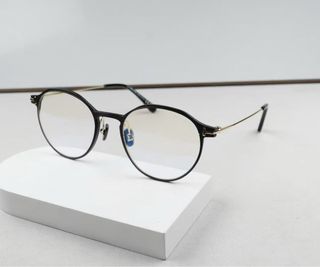 （分類：）位於 。 由 theone_eyewear 提交（商品編號 1453309361，圖片 1）。簡介： 。