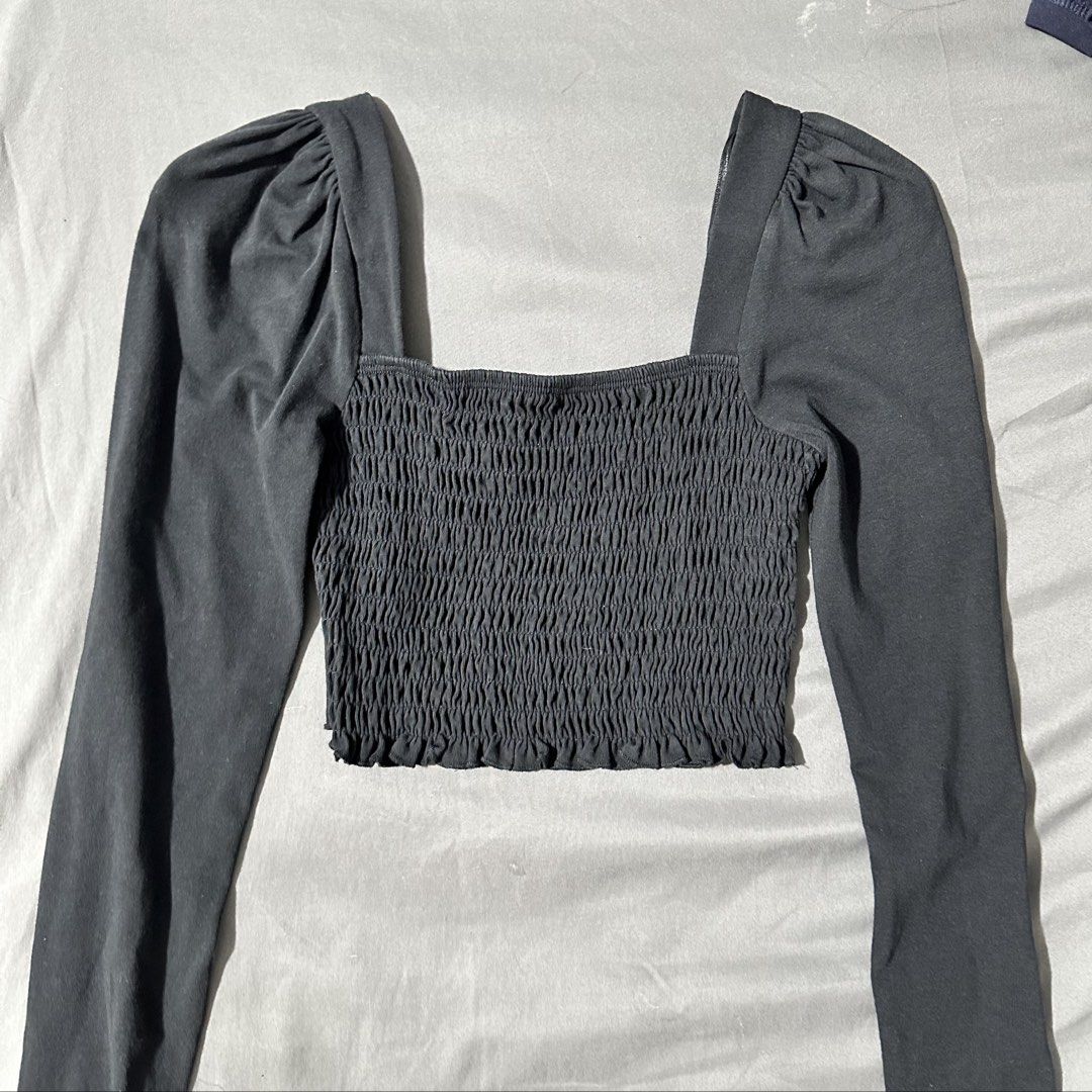 topshop petite longsleeves crop top (Category: Others Tops) located in Manila. Submitted by fayekim (Listing ID 1453336222, Image 2). Description: used once only! size XS.