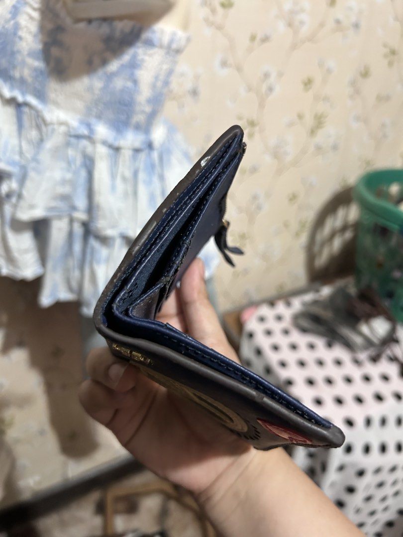 Tory burch navy blue bifold wallet (Category: Luxury Bags & Wallets) located in Baguio. Submitted by thecloset.bg (Listing ID 1453383022, Image 3). Description: .