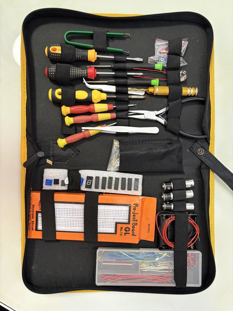Engineering tools set (Category: Electrical, Adaptors & Sockets) located in Singapore. Submitted by eliserey (Listing ID 1453027488, Image 1). Description: Used for Temasek poly for 3 months, have never used after that. .