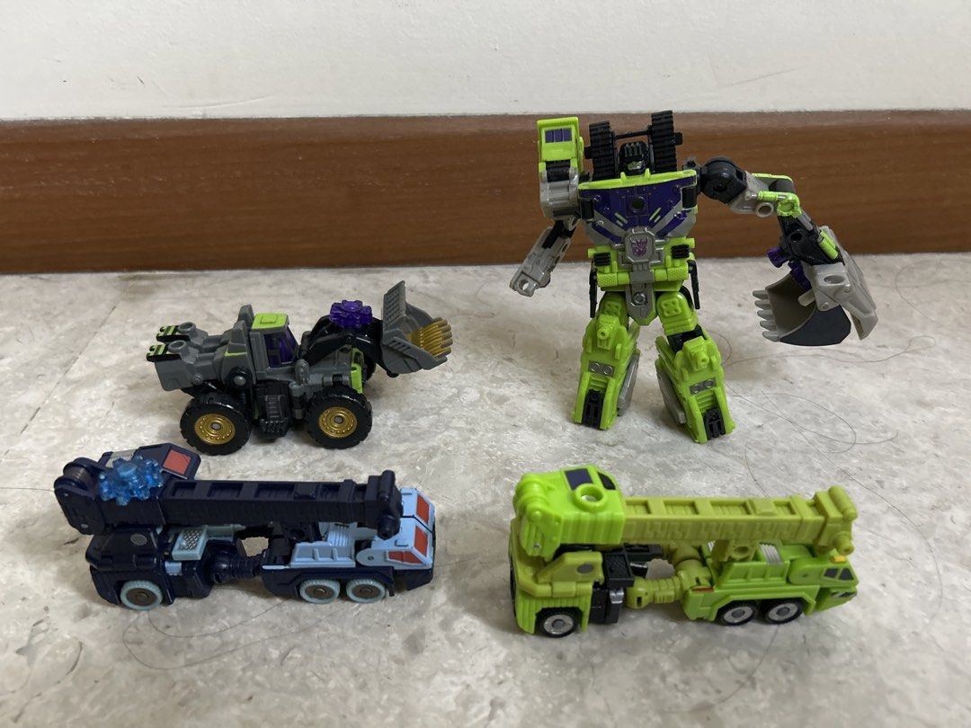 Transformers Classics Constructicons (Category: Toy Figures) located in Singapore. Submitted by frostarcher (Listing ID 1453398142, Image 1). Description: Transformers Constructicons Mini-Cons lot for sale. Willing to negotiate the price, especially if you take all. 1 for $10.