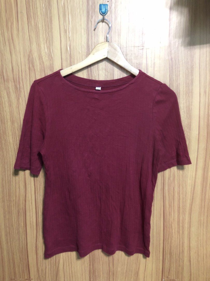 UNIQLO Red Wine Random Ribbed Boat Neck (Category: Shirts) located in Baguio. Submitted by sharleenjoy_1 (Listing ID 1453372177, Image 3). Description: Random Ribbed Boat Neck W: 38" Shoulders Width: 15" L: 22" Tag: Large Red-Wine EUC-Like New.
