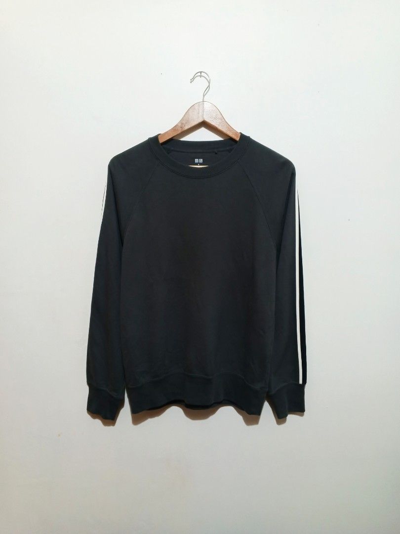 Uniqlo Side Stripe Crewneck (Category: Activewear) located in Baguio. Submitted by jacksonthriflab (Listing ID 1453237046, Image 1). Description: Uniqlo Side Stripe Crewneck ‎Excellent Condition ‎Medium | W: 21 | L: 26 ‎No issue ✅.