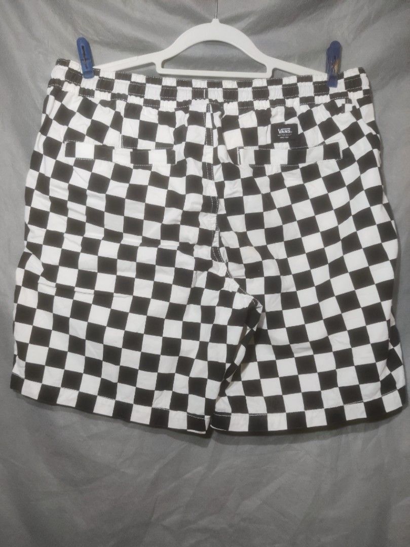 Vans Black And White Checkered (Category: Shorts) located in Lezo. Submitted by always_nego785 (Listing ID 1453377438, Image 1). Description: Waist -30 to 36 Length -17 Leg open -11 Excellent condition Authentic.