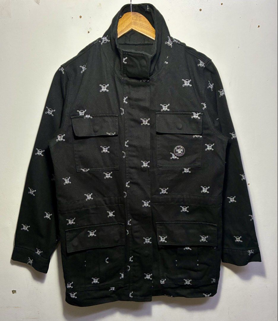Vans military jacket (Category: Coats, Jackets and Outerwear) located in Manila. Submitted by egayfinds420 (Listing ID 1453278664, Image 1). Description: Vans Military Jacket 😍🔥🥶 ( sobrang solid neto panalo makakuha 🥰) Excellent condition Medium 20 x 32 1350 + Shipping fee 🫶🤝.