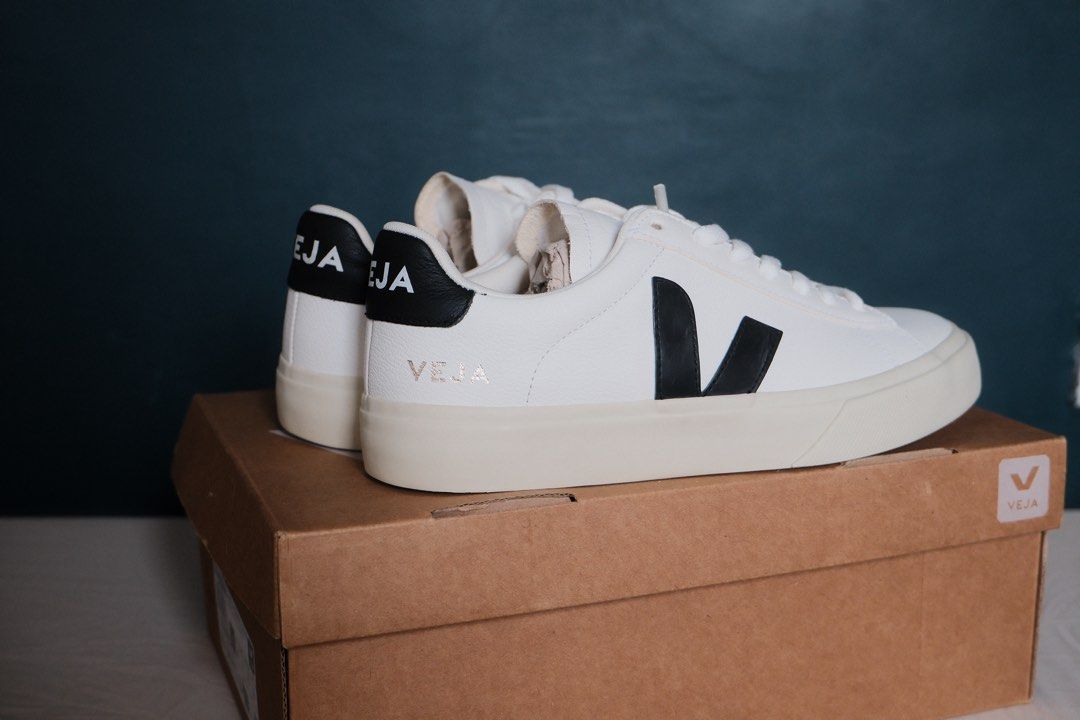 Veja Campo Chromefree Leather Sneakers Extra-White Black (Category: Shoe inserts) located in Manila. Submitted by dropd3ad (Listing ID 1453280592, Image 3). Description: - Veja Campo Sneakers (Unisex) - Color: Extra-White and Black - Material: Chromefree Leather - Size: EU 37 (US 6, UK 4, JP/CM 23, BR 35) - Includes original box - Super clean and classic design - RFS: Wrong size - Open for swap - Original price: ₱7,800.