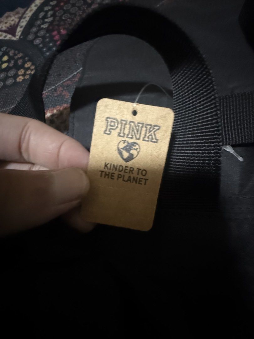 Victorias secret drawstring bag (Category: Luxury Bags & Wallets) located in Quezon City. Submitted by anthony_dadap (Listing ID 1453412655, Image 3). Description: Nego Brand new .